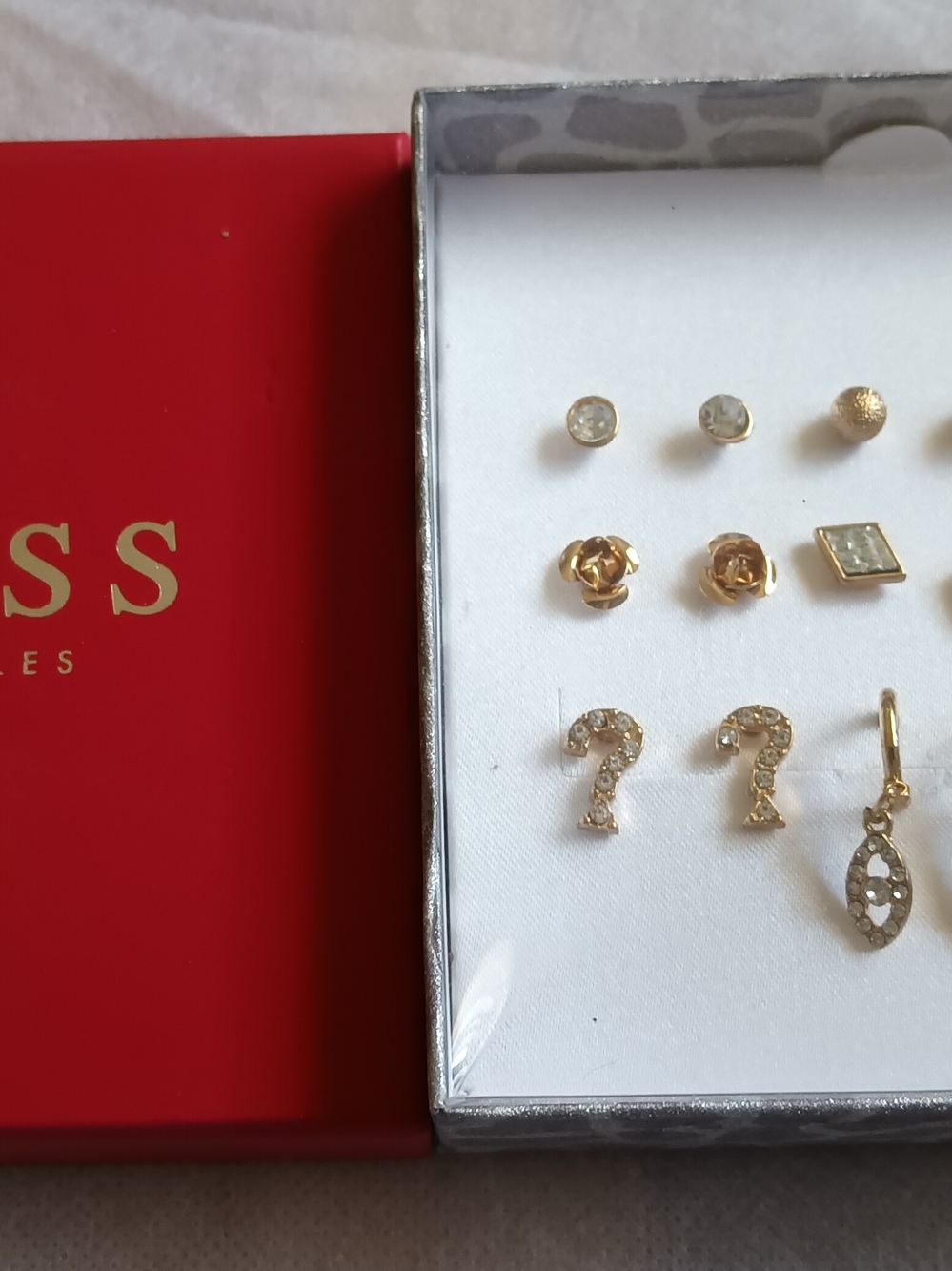GUESS NINE STUDS BOXED SET